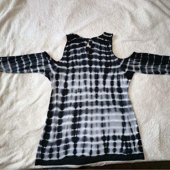 Sweet Romeo, cold shoulder, three-quarter sleeve, tie-dye rayon, spandex sz S - Picture 7 of 10